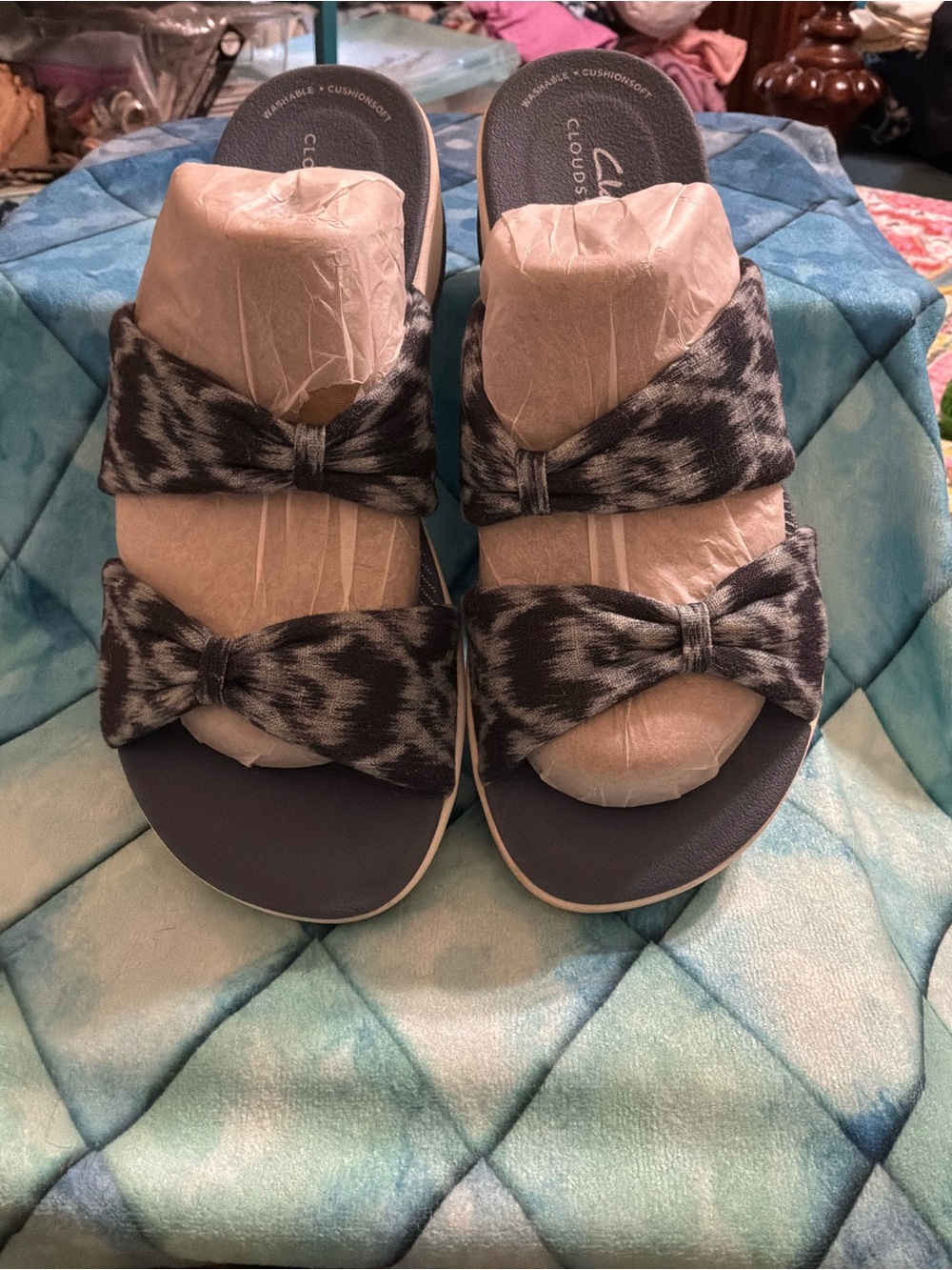 Clarks Women’s Black & Gray Patterned Bow Slide Sandals